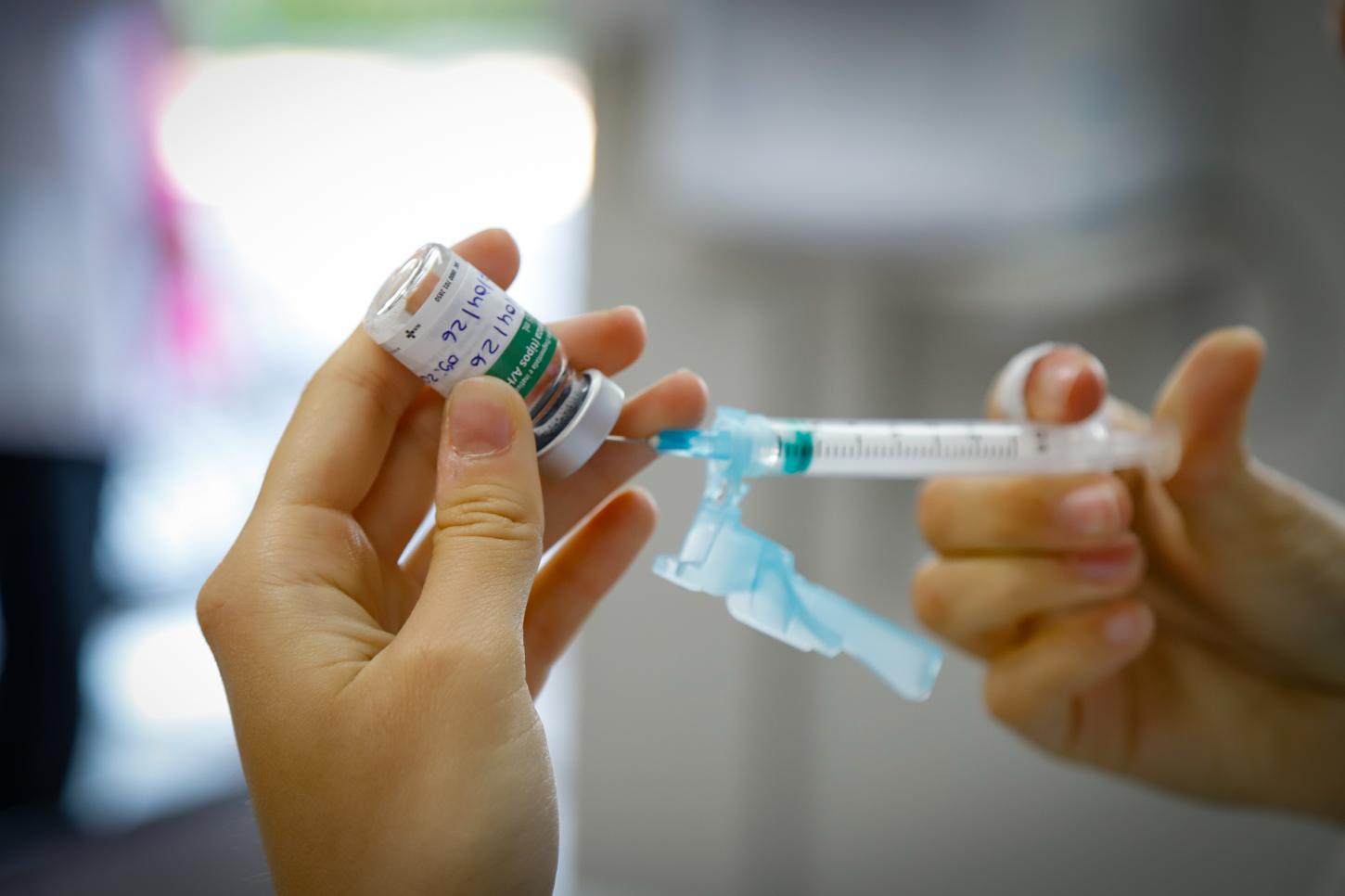 RS deve receber 536 mil novas doses da vacina contra a gripe na quarta-feira