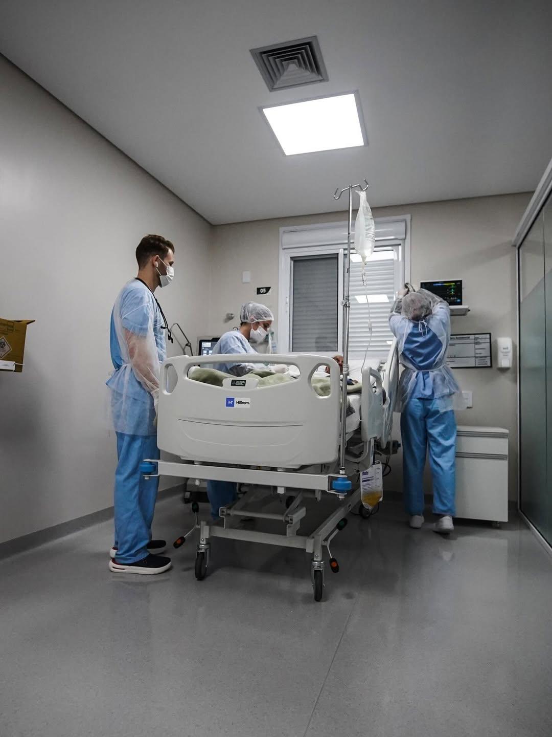 Transferência de pacientes marca início das operações da nova UTI do Hospital Nelson Cornetet em Guaíba