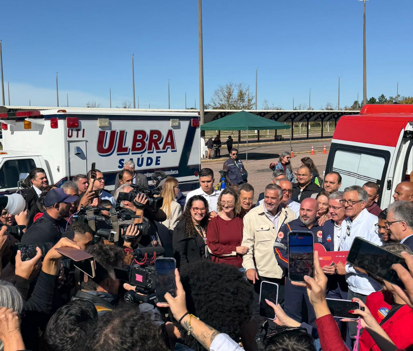 Ulbra recebe ministro da Saúde para agenda com entrega de ambulâncias no campus Canoas