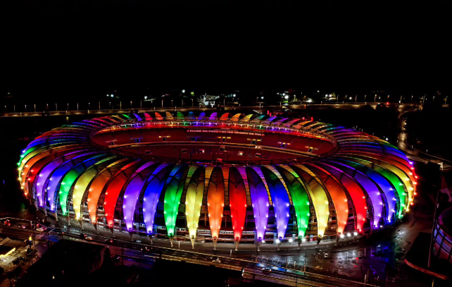Beira-Rio recebe iluminação nas cores do arco-íris em homenagem ao Dia do Orgulho LGBTQIAPN+