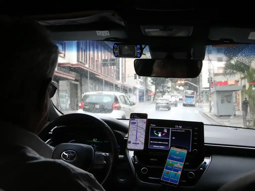 BNDES abre linha de crédito de R$ 30 bilhões para taxistas e motoristas de aplicativo comprarem veículos novos