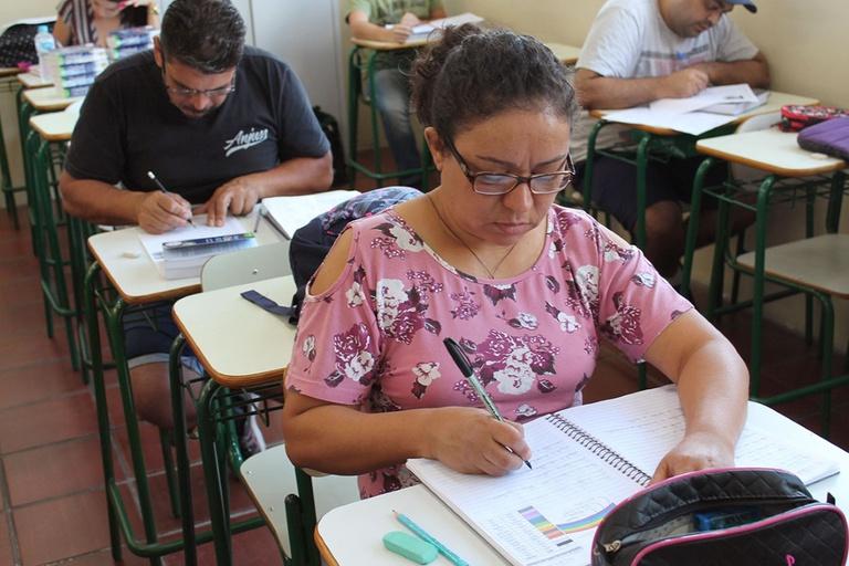 Brasil registra menor taxa de analfabetismo da série histórica e índice fica abaixo de 5% pela primeira vez