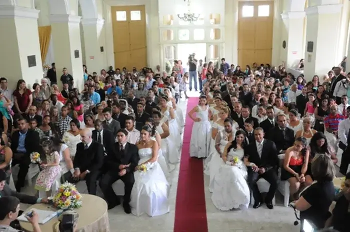 Casamento coletivo em Pelotas oficializa a união de 52 casais nesta quinta-feira