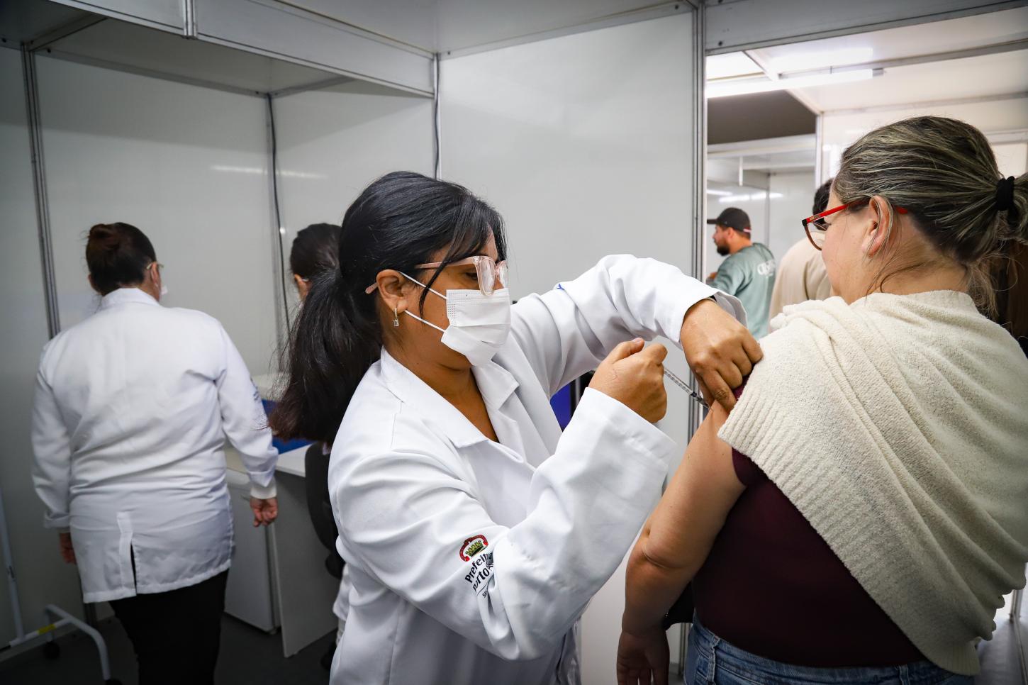 Cobertura vacinal contra a gripe no RS permanece abaixo da meta e 126 mortes já foram registradas em 2026