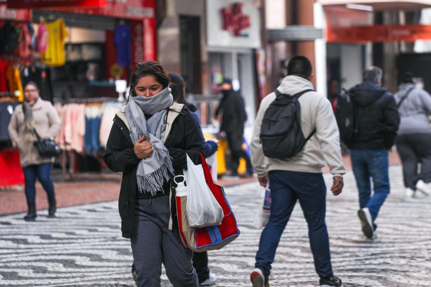 Com mais um dia de sol, frio intenso persiste no RS com temperaturas negativas