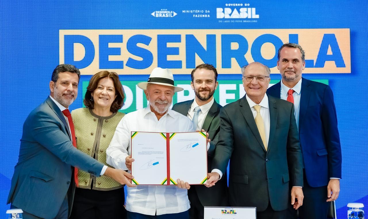 Governo amplia Desenrola e cria linhas de crédito para trabalhadores e estudantes adimplentes