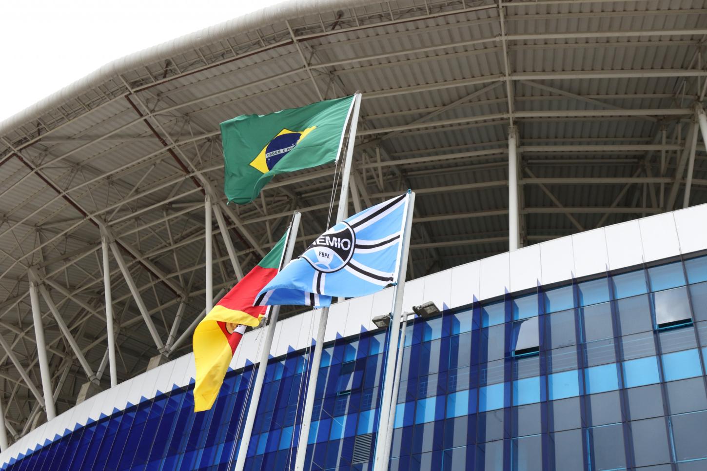Grêmio registra novo atraso em direitos de imagem e projeta redução de R$ 5 milhões na folha salarial