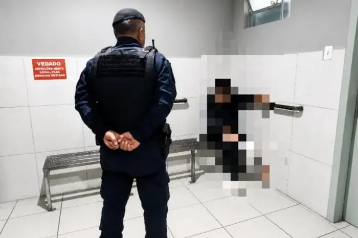 Homem é preso após perseguição à ex-companheira com facão em Pelotas