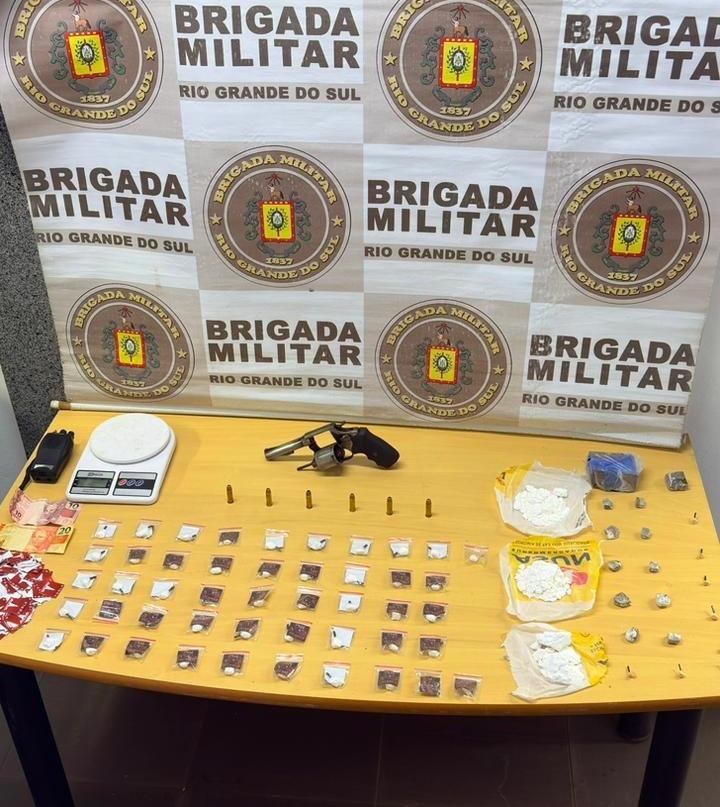 Homem é preso com arma e drogas durante ação da Brigada Militar em Guaíba