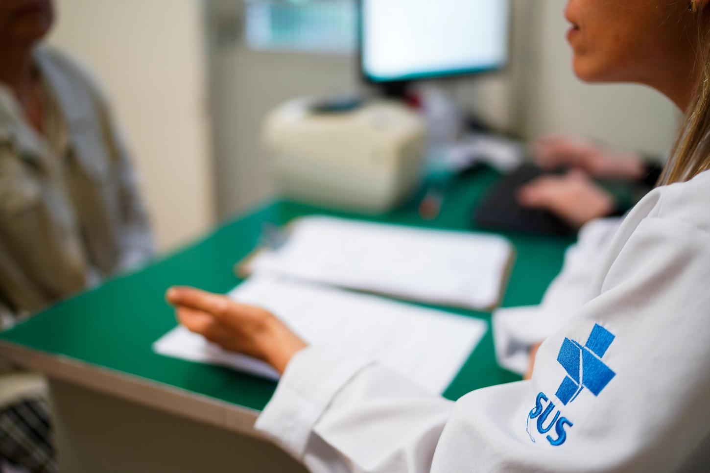 Nova regra exige aprovação no Enamed para registro de médicos no Brasil