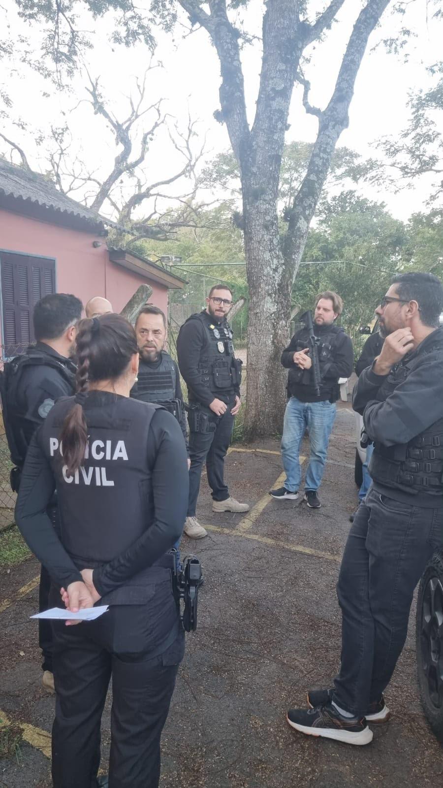 Operação da Polícia Civil prende três suspeitos de série de roubos a pedestres na Região Metropolitana