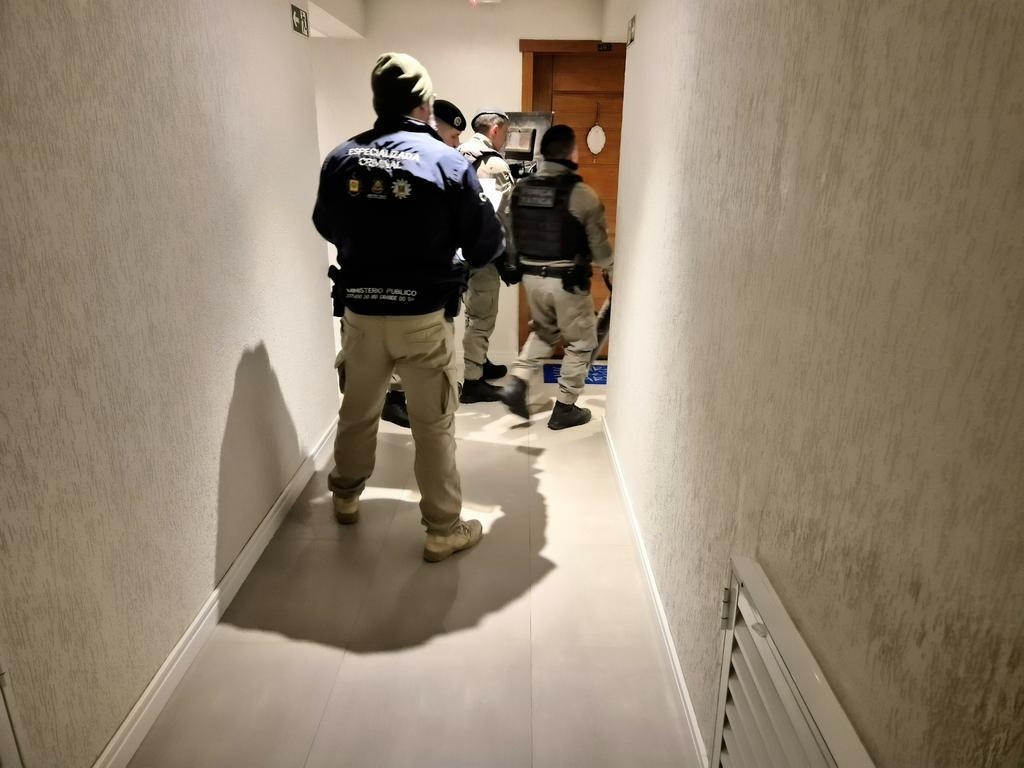 Operação do MPRS investiga supostas fraudes em contratos de coleta de lixo em 15 municípios gaúchos