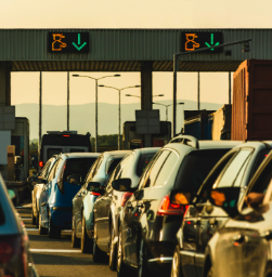 Pedágios da Freeway, BR-101 e BR-386 têm reajuste de 20% e passam a custar R$ 6,60
