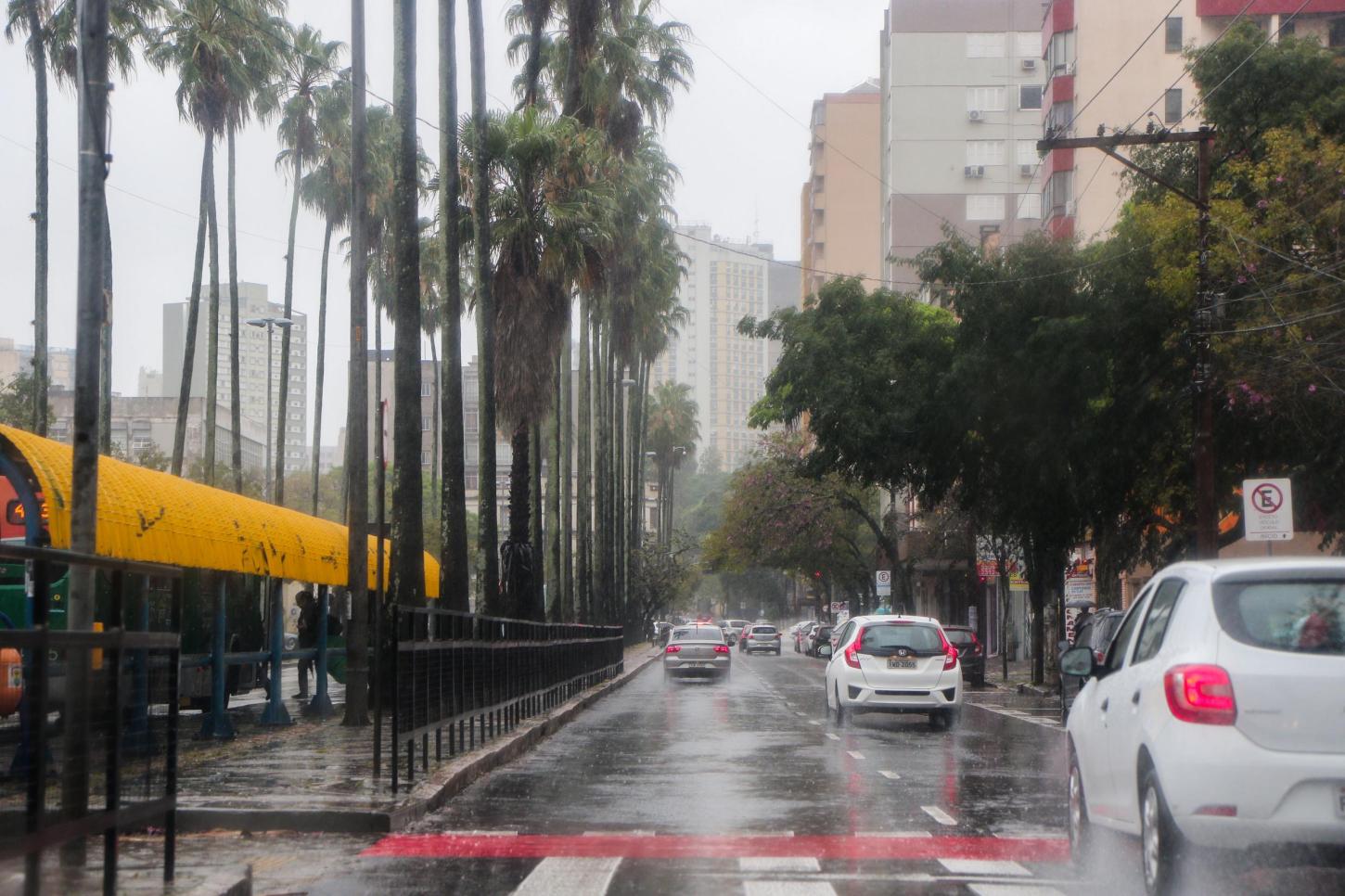 RS entra em alerta para chuva de até 50 mm e ventos de 75 km/h nesta sexta
