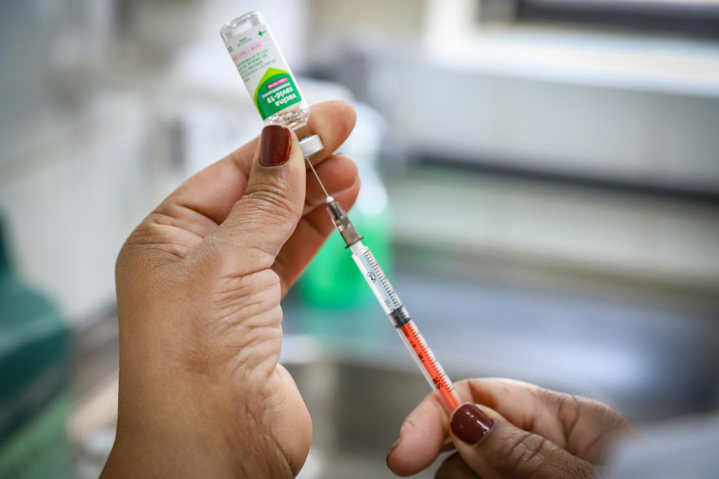 Anvisa atualiza regras e determina adequação das vacinas contra a Covid-19 às novas variantes