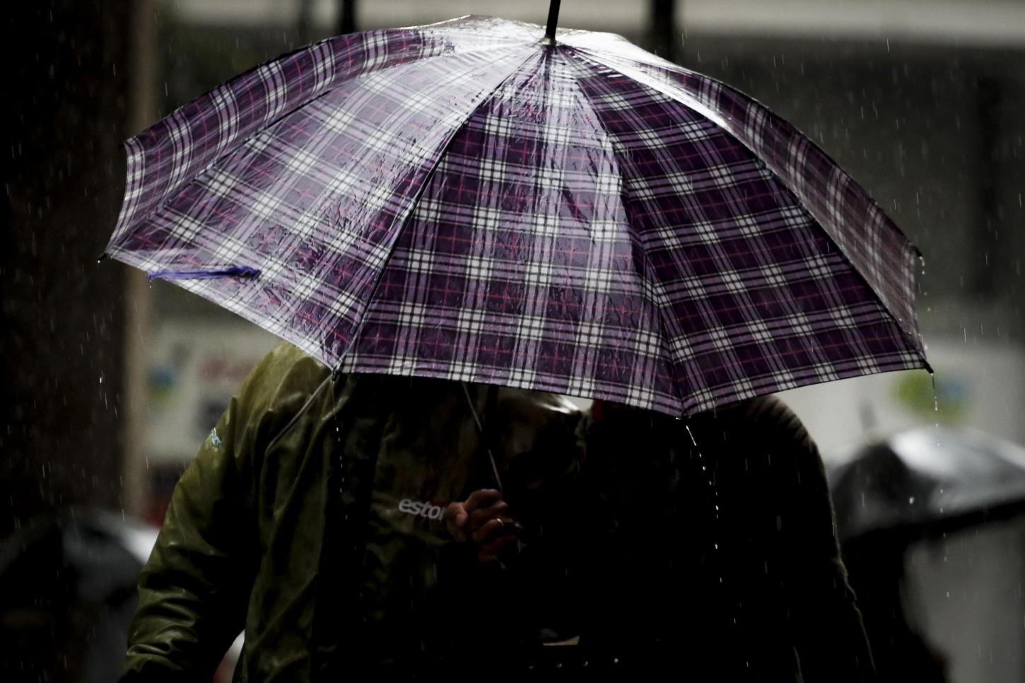 Defesa Civil alerta para temporais neste fim de semana com risco de ventos extremos e chuva intensa no RS