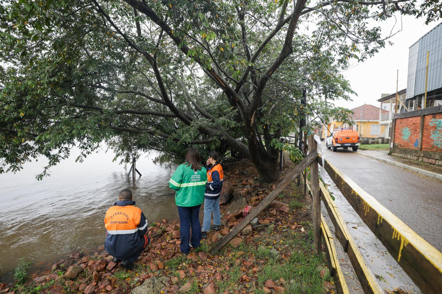 Elevação dos rios mantém alerta de inundação e o Guaíba pode atingir cota de alerta no fim de semana