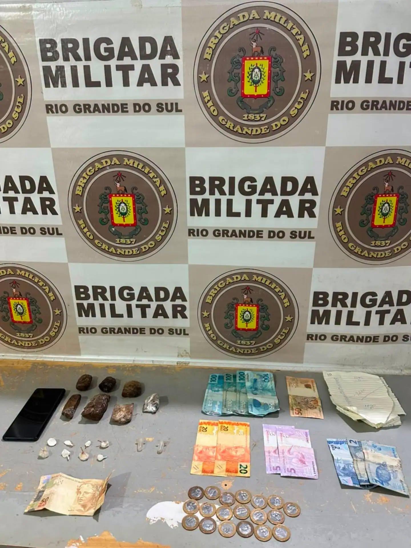 Mulher é presa por suspeita de tráfico de drogas durante operação da Brigada Militar em Butiá