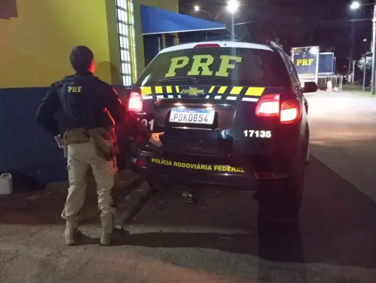 PRF recupera motocicleta furtada e prende homem na BR-116, em Guaíba