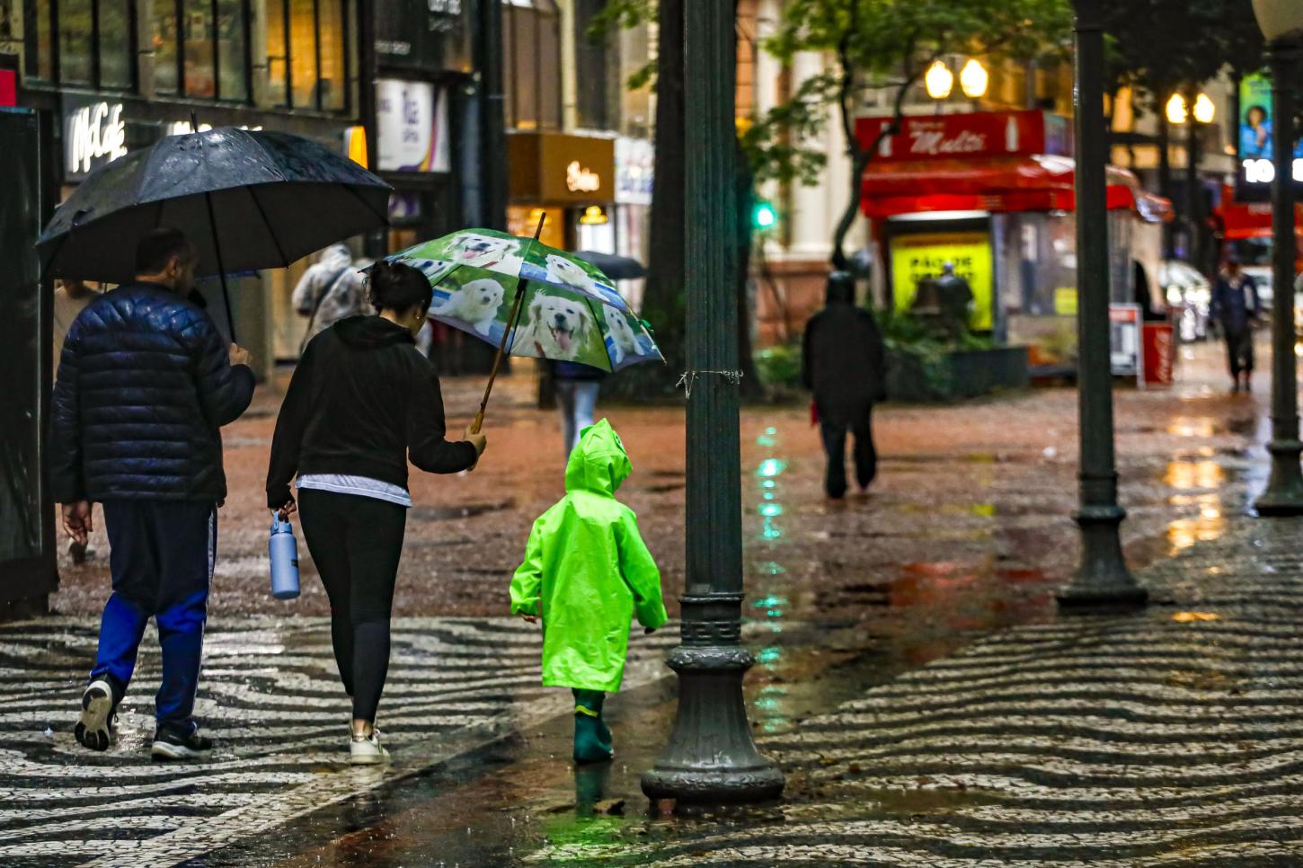 RS entra em alerta para chuva de até 180 mm e temporais até quarta-feira