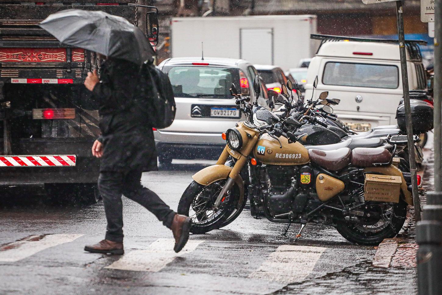 Semana começa com alerta de tempestades e previsão de chuva em todo o Rio Grande do Sul