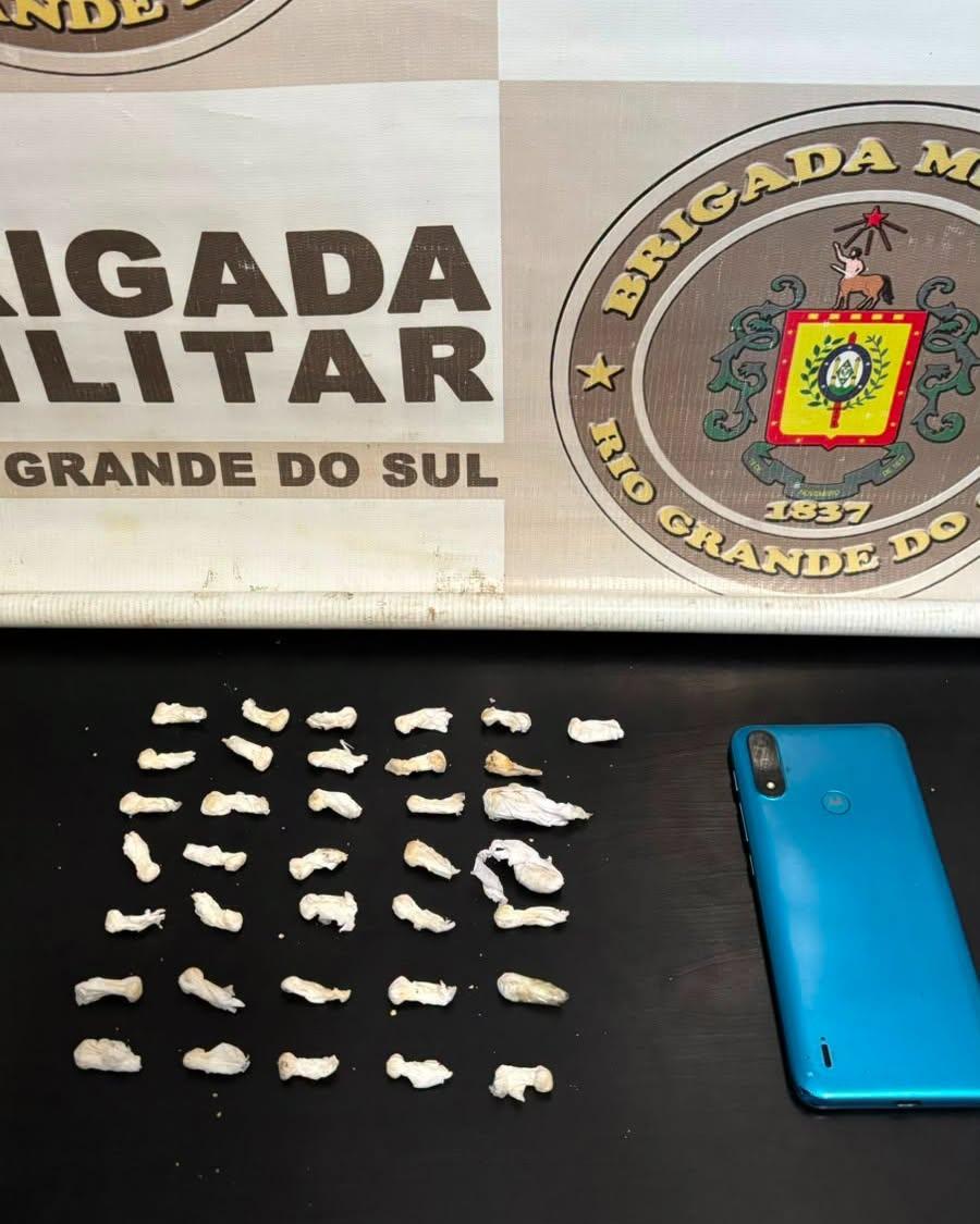 Suspeito é preso e 36 porções de crack são apreendidas durante operação da Brigada Militar em Butiá