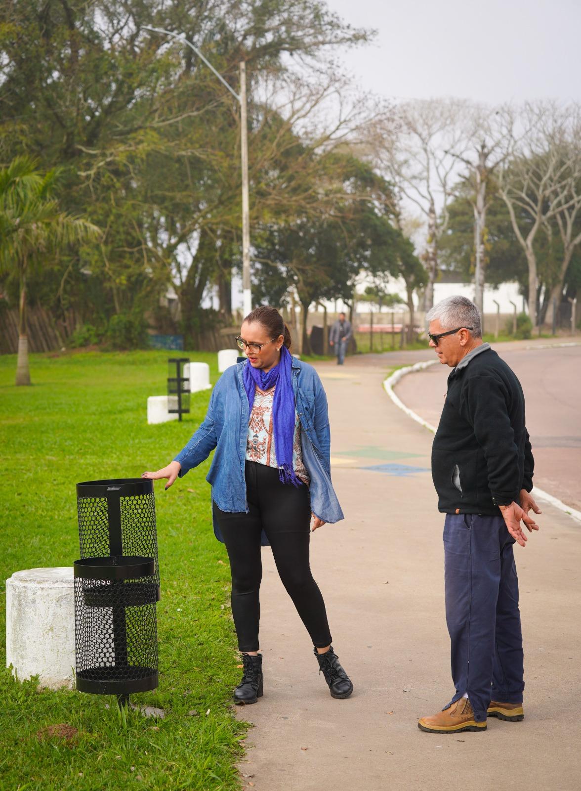 Guaíba instala 146 novas lixeiras para reforçar limpeza e conservação dos espaços públicos