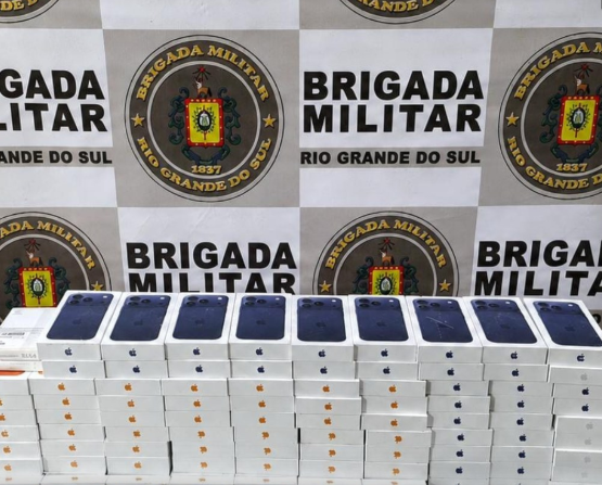 Homem é preso com carga de mais de 160 iPhones avaliada em R$ 1 milhão na fronteira com o Uruguai