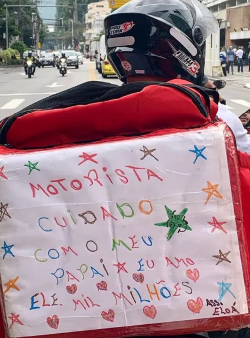 Menina emociona ao deixar recado para motoristas na caixa de entregas do pai motoboy