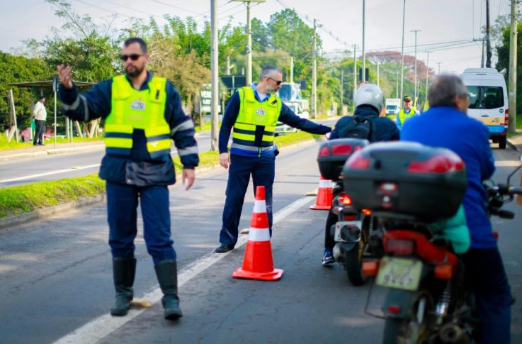 Moto com 242 multas e mais de R$ 134 mil em débitos é apreendida em Porto Alegre