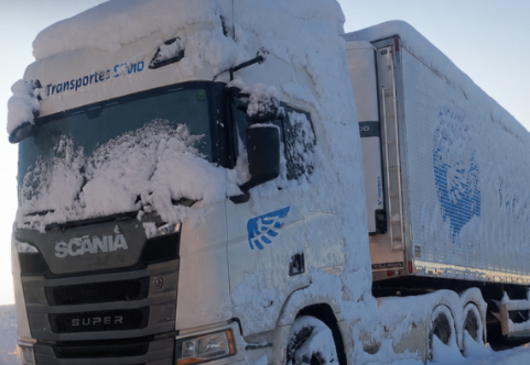 Neve mantém cerca de 50 caminhões de empresa catarinense parados na fronteira entre Argentina e Chile
