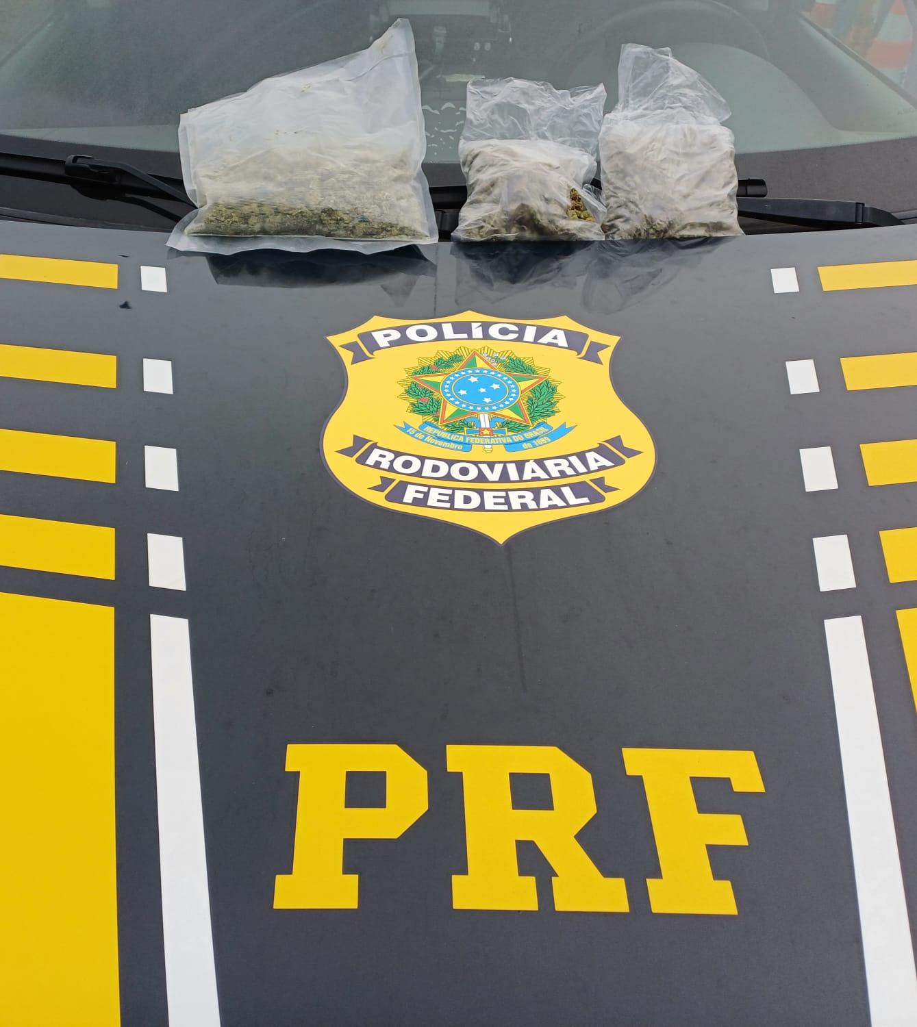 PRF prende homem transportando maconha de alto valor escondida em banco de carro na BR-290