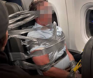 Após fala racista e 4gr3ssõ3s, homem é amarrado por passageiros durante voo