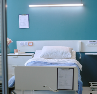 Hospital é condenado a pagar R$ 100 mil e pensão vitalícia a menino que ficou c3g0