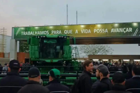 John Deere propõe banco de horas para evitar demissão de cerca de 150 funcionários no RS