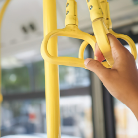 Justiça Eleitoral manda pr3nd3r secretário por falta de ônibus durante votação em Salvador, mas revoga ordem