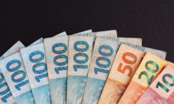 40% dos investidores já resgataram aplicações para pagar dívidas, aponta pesquisa da Serasa