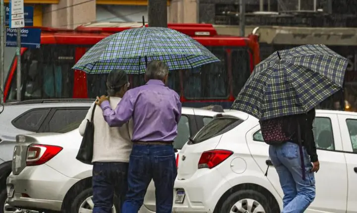 Alerta vermelho de tempestade atinge o RS e prevê acumulados superiores a 100 mm