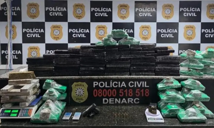 Apreensão de 97 tijolos de maconha e arma de fogo ocorre em investigação sobre tráfico em Viamão