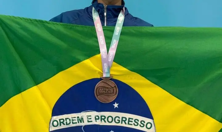 Atleta de Guaíba conquista bronze em semifinal da Copa do Mundo de Patinação Artística em Buenos Aires