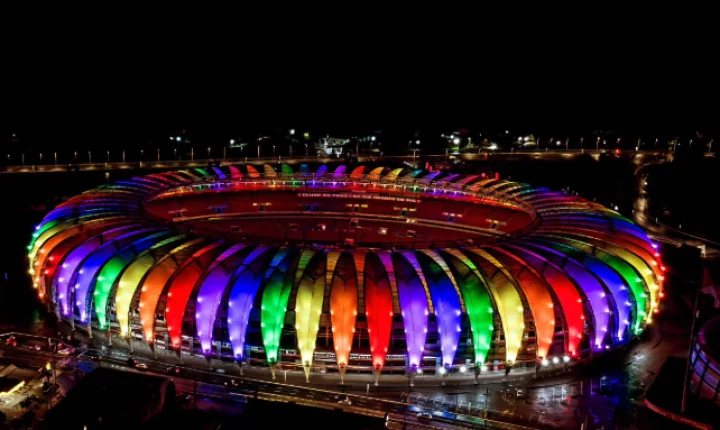 Beira-Rio recebe iluminação nas cores do arco-íris em homenagem ao Dia do Orgulho LGBTQIAPN+