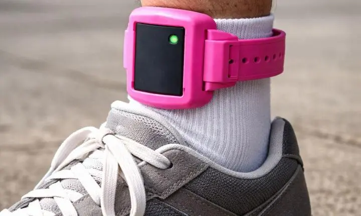 Brasil projeto propõe tornozeleira rosa para agressores em casos de violência doméstica