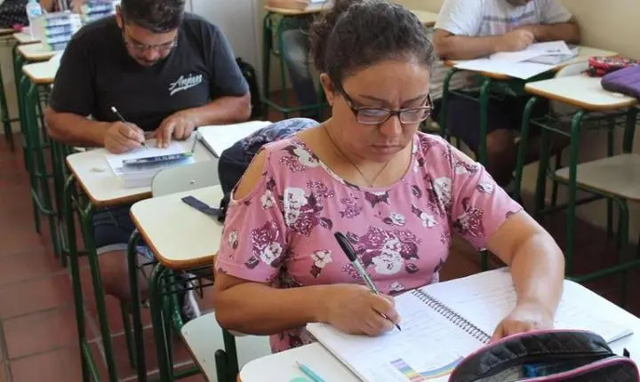 Brasil registra menor taxa de analfabetismo da série histórica e índice fica abaixo de 5% pela primeira vez