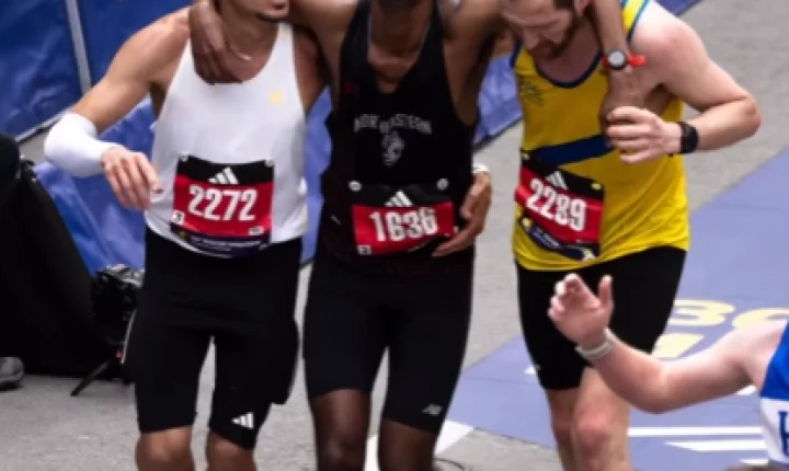 Brasileiro vira manchete por ato de empatia na Maratona de Boston