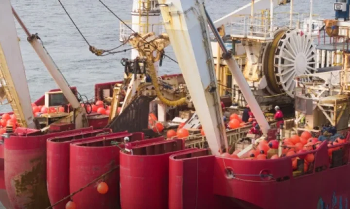 Cabo submarino Malbec chega à praia em Balneário Pinhal e conecta litoral gaúcho a Porto Alegre