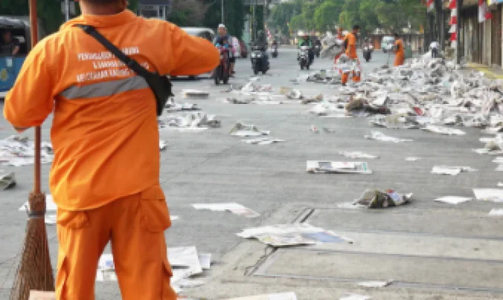 Câmara aprova projeto que cria piso salarial de R$ 3 mil para garis no Brasil