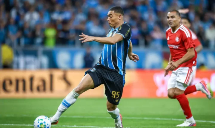 CBF admite erro de arbitragem em lance que poderia ter deixado o Grêmio com um jogador a menos no GreNal