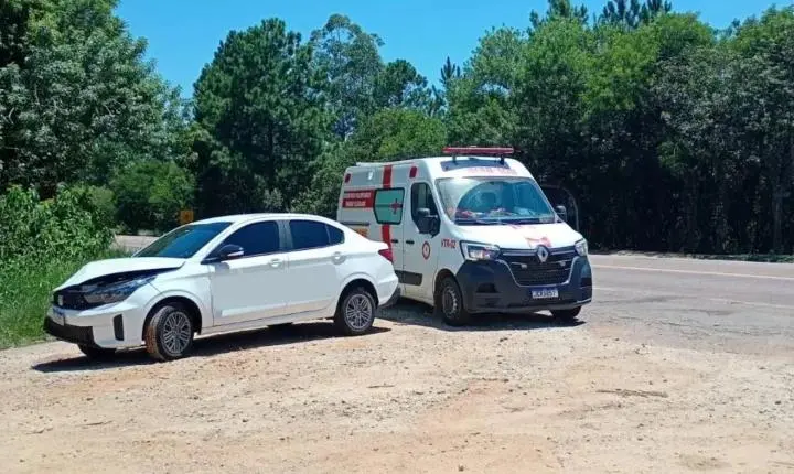 Colisão entre dois veículos é registrada na BR-290, no km 142, em Eldorado do Sul