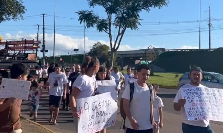 Familiares realizam manifestação em Guaíba e cobram responsabilização por atropelamento ocorrido há um mês
