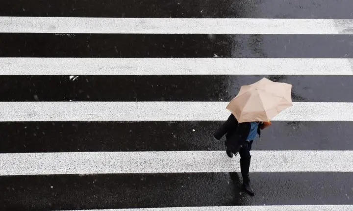 Frente fria e ciclone no oceano mantêm alerta para chuva, vento e granizo no Rio Grande do Sul nesta terça 